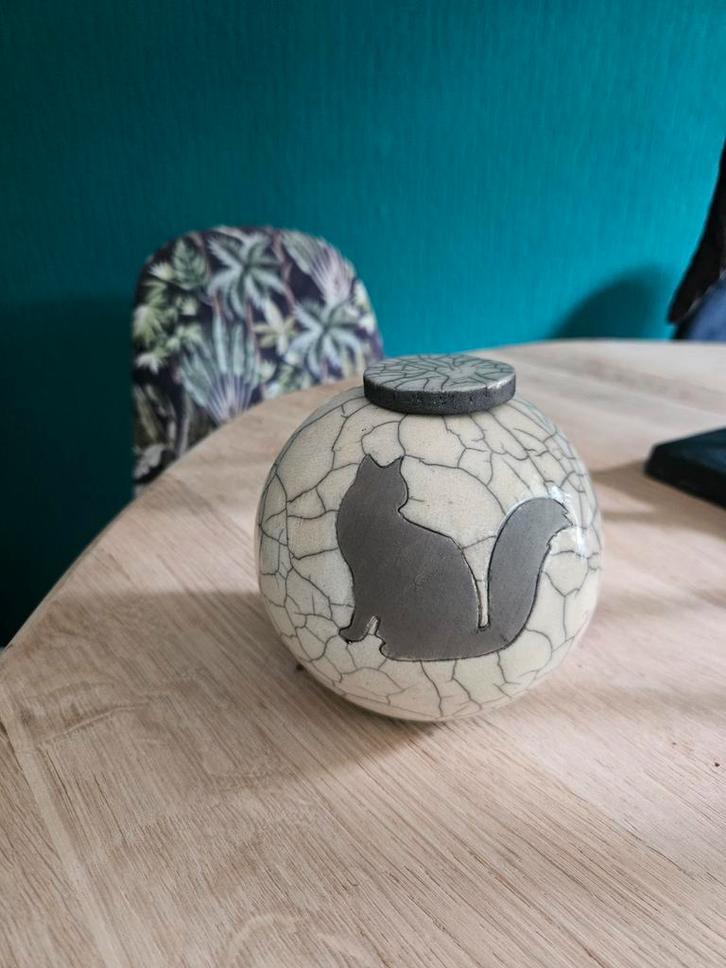 Prachtige handgemaakte urn voor grote kat, Antiek en Kunst, Antiek | Vazen, Ophalen of Verzenden
