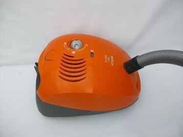 Krachtige 1600 watt Bosch stofzuiger oranje beschikbaar voor biedingen