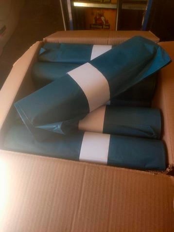 Blauwe zakken 80x110 T70 zeer stevig zakken.
4 dozen beschik beschikbaar voor biedingen
