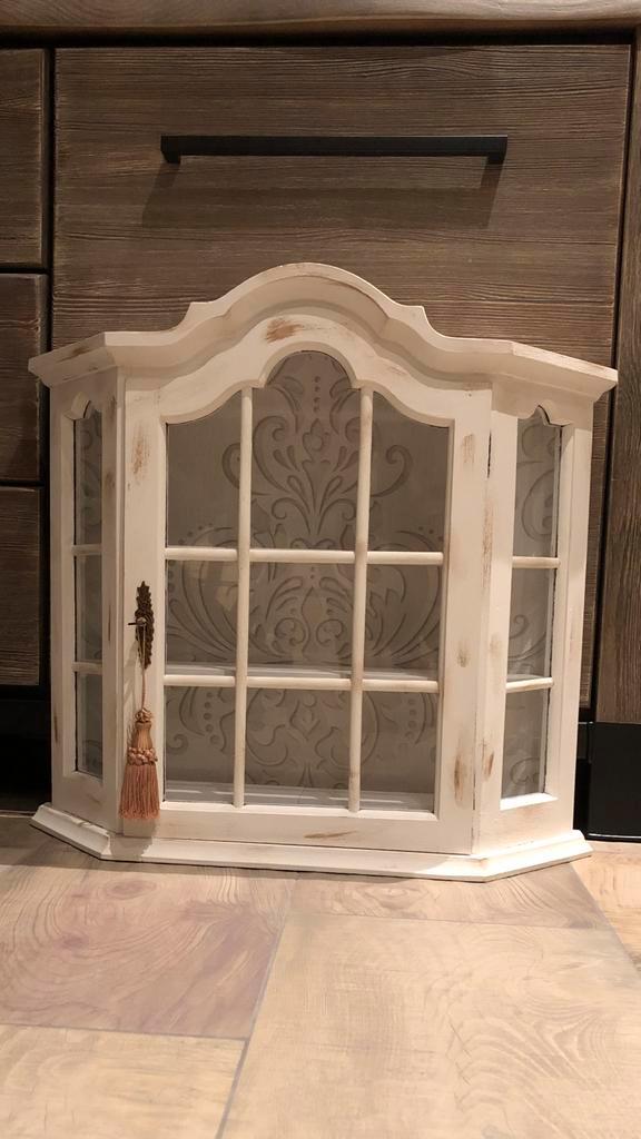 Wit vitrine kastje wand kastje in perfecte staat, Huis en Inrichting, Kasten | Vitrinekasten, Zo goed als nieuw, Minder dan 100 cm