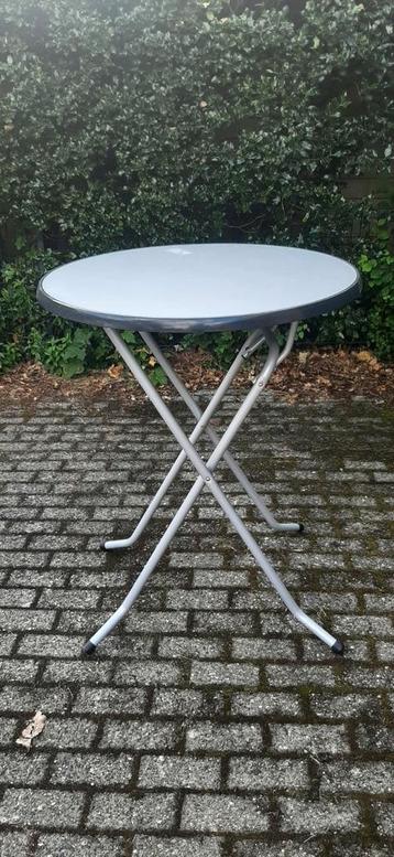 Zeer stevige Statafel, inklapbaar. beschikbaar voor biedingen