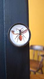 Zwart spiegel kastje met 2 schappen en een mooi knopje, Minder dan 50 cm, Gebruikt, Vintage, Ophalen of Verzenden