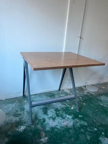 Tekentafel beschikbaar voor biedingen