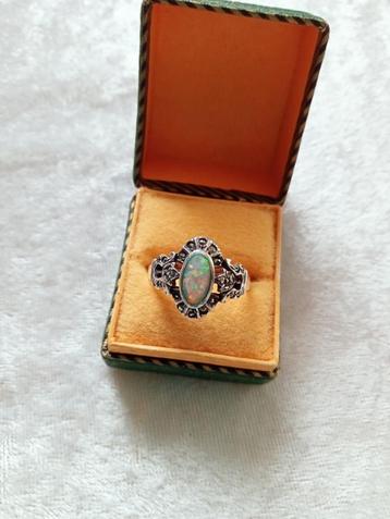 Mooie Zilveren Ring met Opaal en Markesietjes beschikbaar voor biedingen
