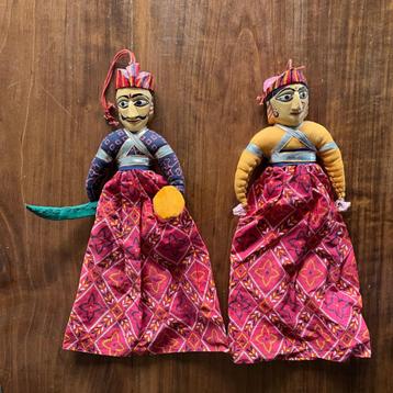 Twee Ramayana poppen uit India. beschikbaar voor biedingen