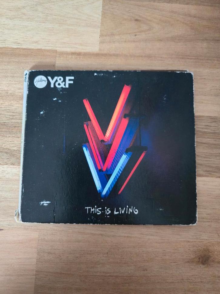 CD – Hillsong Young & Free: This Is The Living, Cd's en Dvd's, Cd's | Religie en Gospel, Zo goed als nieuw, Gospel, Ophalen of Verzenden