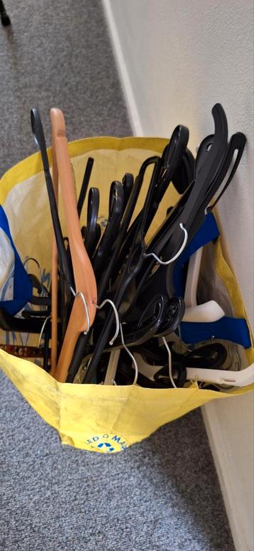 Kledinghangers - Diverse soorten beschikbaar voor biedingen