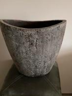 Grote stenen bloempot €20,00, Tuin en Terras, Ophalen, Steen, Zo goed als nieuw, Minder dan 25 cm