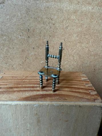 Kleine stoel - hxbxd 4.1x1.8x1.8cm - metaal beschikbaar voor biedingen