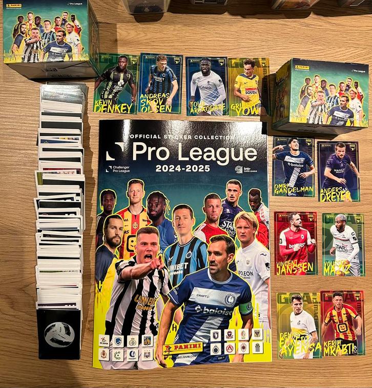Panini pro leaguue 24/25 Alle stickers/goalmachines te koop, Hobby en Vrije tijd, Stickers en Plaatjes, Nieuw, Stickers en Plaatjes