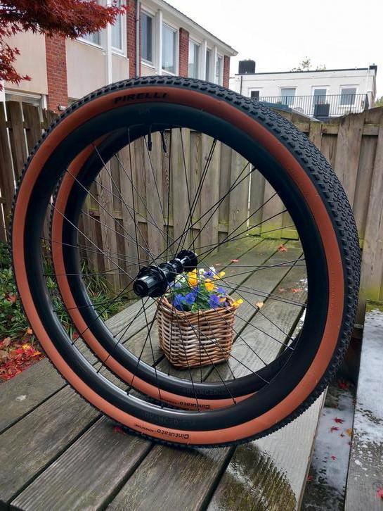 Newmen advanced G34 carbon gravel wielset met pirelli banden, Fietsen en Brommers, Fietsonderdelen, Zo goed als nieuw, Racefiets