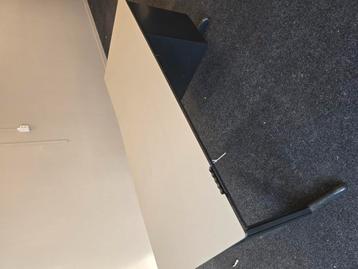 Ahren bureautafel met ladeblok  beschikbaar voor biedingen