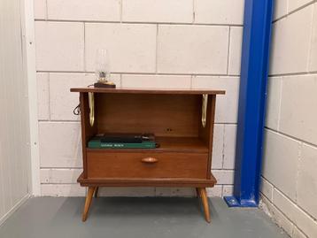 Vintage kastje met kleplade, mid century beschikbaar voor biedingen