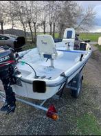 Roofvisbootje, Watersport en Boten, Vis- en Consoleboten, Benzine, Buitenboordmotor, Polyester, Gebruikt