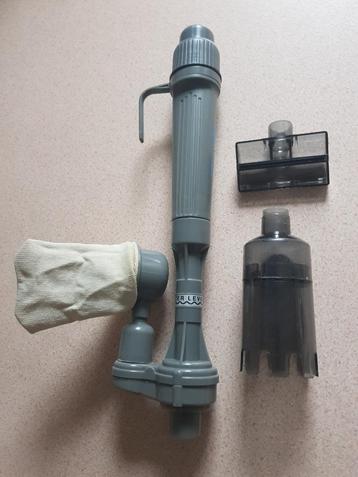 Te koop handige aquariumstofzuiger +ingebouwde pomp+batterij beschikbaar voor biedingen