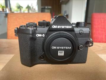 OM-5 OM system Olympus + Leica 15mm + Sigma 56mm beschikbaar voor biedingen