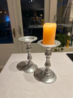 2 Zilverkleurige Kaarsenstandaards - 20cm, Ophalen, Gebruikt, Metaal, Kandelaar