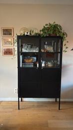 Stalen apothekerskast / vitrinekast met glazen deuren, Huis en Inrichting, Kasten | Buffetkasten, Ophalen, Met plank(en), Gebruikt