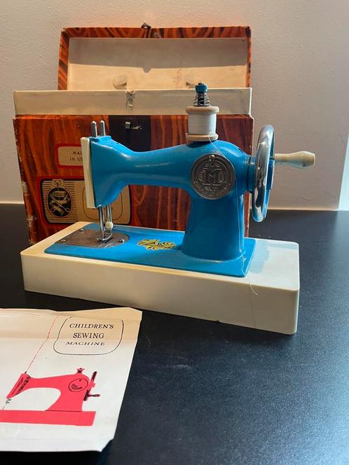 Vintage SMU Kinderspeelgoed Naaimachine - Made in USSR!, Antiek en Kunst, Antiek | Naaimachines, Ophalen of Verzenden
