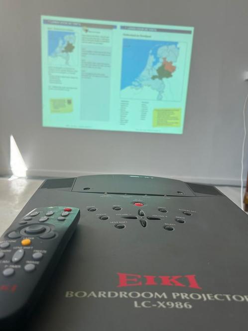 Beamer in koffer, 3 beamers Eiki boardroom projector LC-X986, Audio, Tv en Foto, Beamers, Gebruikt, LCD, Overige resoluties, Ophalen of Verzenden