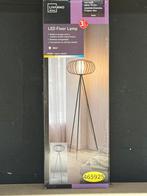 Vloerlamp new, Huis en Inrichting, Lampen | Vloerlampen, Ophalen of Verzenden, Nieuw, 100 tot 150 cm