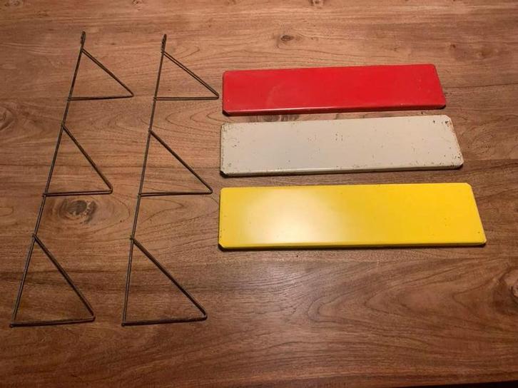 Vintage wandrek met gekleurde planken, Huis en Inrichting, Woonaccessoires | Wandplanken en Boekenplanken, Gebruikt, Ophalen of Verzenden