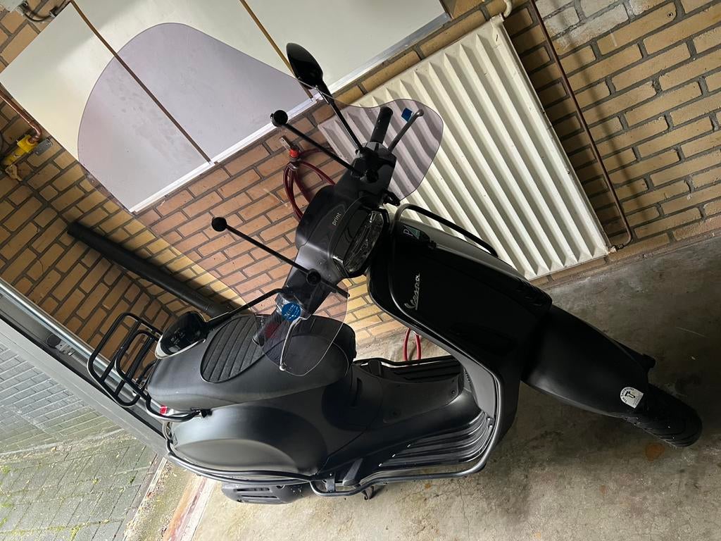 Vespa sprint (zie omschrijving), Fietsen en Brommers, Snorfietsen en Snorscooters, Zo goed als nieuw, Vespa, Benzine, Ophalen