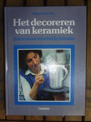 Het decoreren van keramiek  beschikbaar voor biedingen