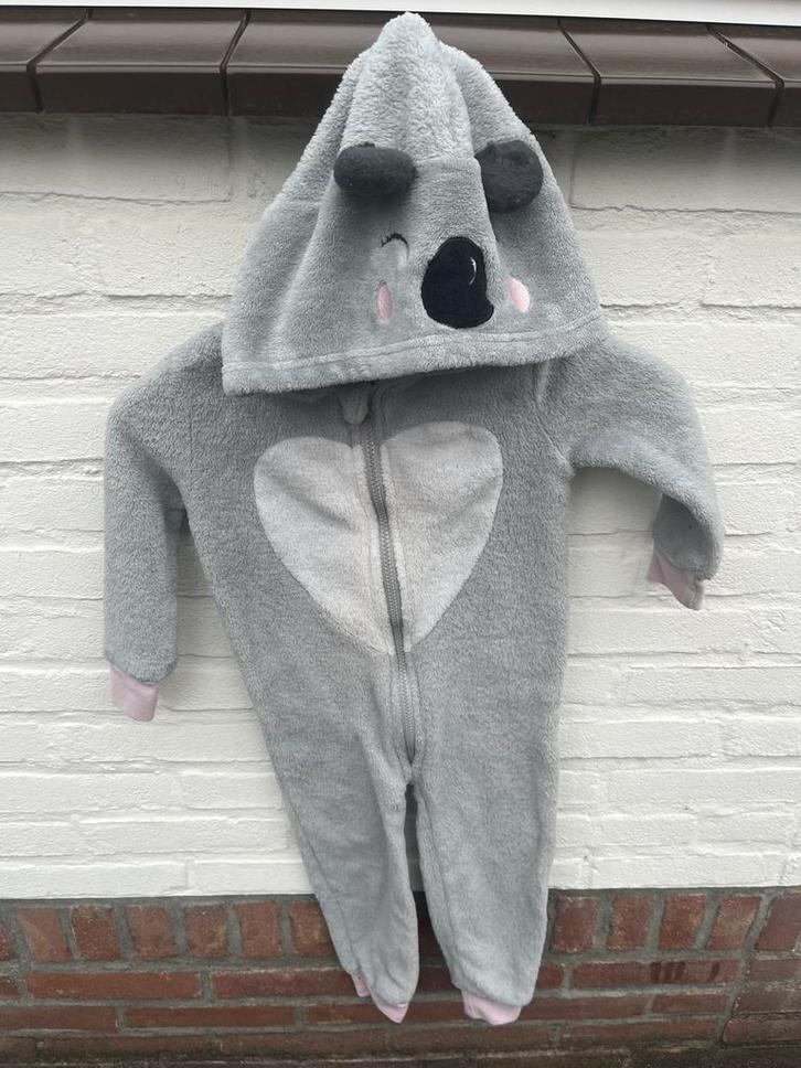 Warme kinder koala onesie met muts | maat 92, Kinderen en Baby's, Kinderkleding | Maat 92, Gebruikt, Jongen of Meisje, Nacht- of Onderkleding