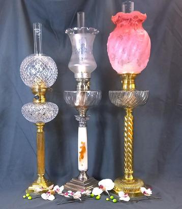 3 X antieke Franse XL olie lampen beschikbaar voor biedingen