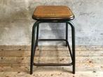 Stoere vintage kruk | tafeltje met stalen frame houten zit, Ophalen of Verzenden, Gebruikt, IJzer