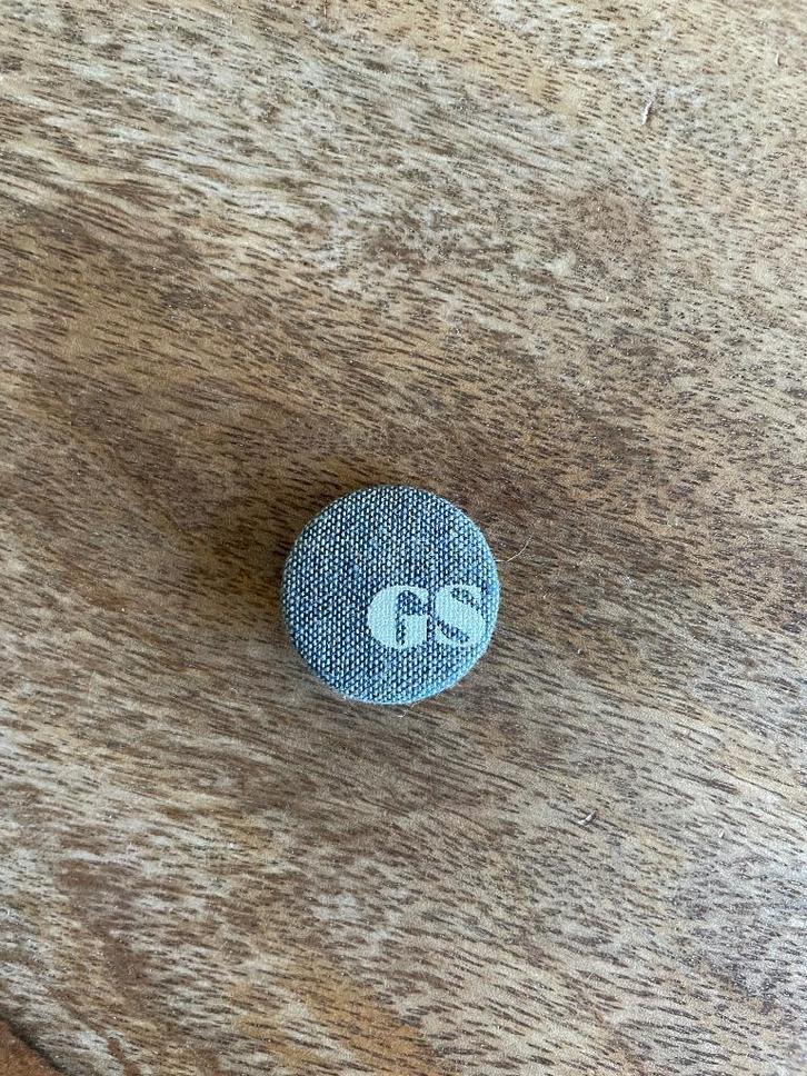 Leuke G-STAR / GSTAR button 2,5 cm doorsnee, Verzamelen, Speldjes, Pins en Buttons, Zo goed als nieuw, Button, Overige onderwerpen