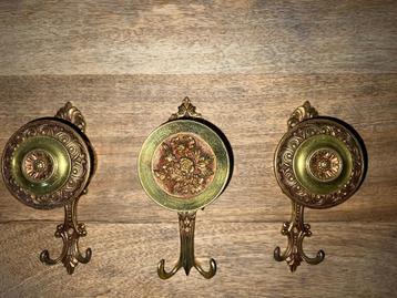 3 bronzen wand/kledinghaken made in Italië  beschikbaar voor biedingen
