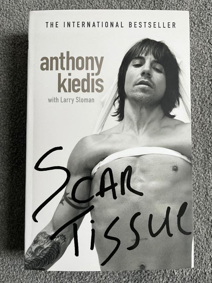 Anthony Kiedis Scar Tissue biografie Red Hot Chili Peppers, Boeken, Biografieën, Zo goed als nieuw, Film, Tv en Media, Ophalen of Verzenden