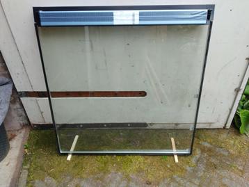 Ruit van dubbelglas met ventilatierooster, nieuw beschikbaar voor biedingen