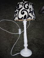tafellamp met zwart-wit kap, Huis en Inrichting, Lampen | Tafellampen, Gebruikt, Klassiek, Ophalen of Verzenden, Stof