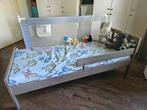 Peuterbed met matras en valbeveiliging, Kinderen en Baby's, Kinderkamer | Bedden, Ophalen, Gebruikt, 70 tot 85 cm, 140 tot 160 cm