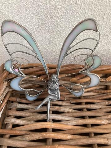 Elf beeld met glas in lood parelmoer beschikbaar voor biedingen