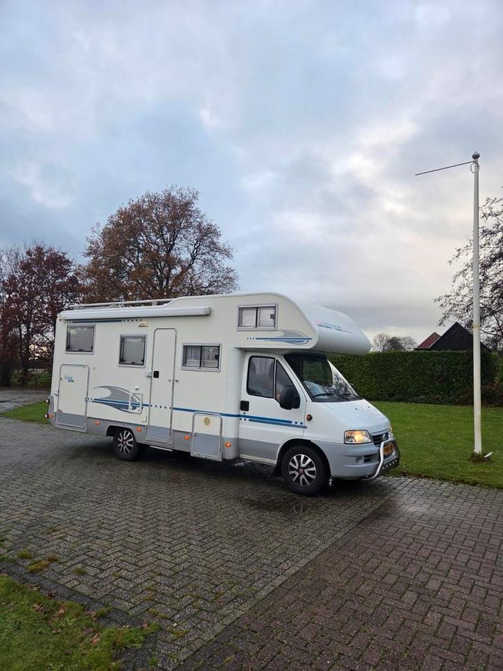 Adria Familiecamper - 6 persoons - Motorsport inrichting, Caravans en Kamperen, Campers, Particulier, tot en met 6, Alkoof, Adria