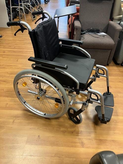 Rolstoel B & B lichtgewicht inklapbaar, Diversen, Rolstoelen, Zo goed als nieuw, Duwrolstoel, Inklapbaar, Ophalen of Verzenden