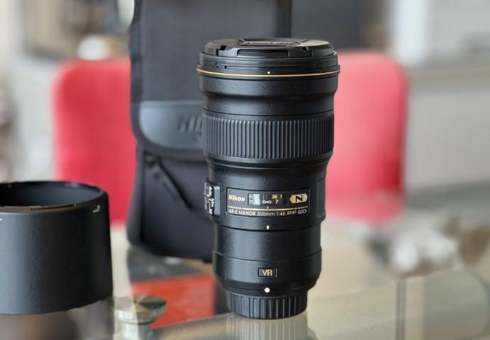 Nikon 300mm f/4.0E VR PF AF-S AANBIEDING (BTW artikel), Audio, Tv en Foto, Fotografie | Lenzen en Objectieven, Zo goed als nieuw