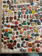 Oude speldjes collectie in albums, Verzamelen, Speldjes, Pins en Buttons, Ophalen, Gebruikt, Overige onderwerpen, Speldje of Pin