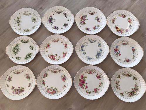 Royal albert FLOWER OF THE MONTH TAARTSCHALEN, Verzamelen, Porselein, Kristal en Bestek, Zo goed als nieuw, Ophalen