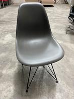 Vitra Eames Plastic Side Chair DSR zwart met Graphite, Huis en Inrichting, Stoelen, Ophalen, Zwart, Design, Zo goed als nieuw