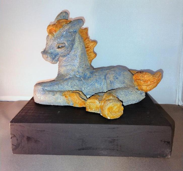 Liggend paard Mieke (de) Groot, Antiek en Kunst, Antiek | Keramiek en Aardewerk, Ophalen of Verzenden