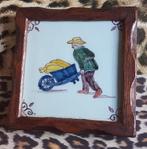 Antieke tegel in houten lijst Man met huifkar, Ophalen of Verzenden