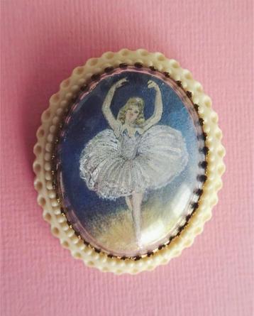 jwg Vintage 20s 40s Ballerina broche celluloid camee broche beschikbaar voor biedingen