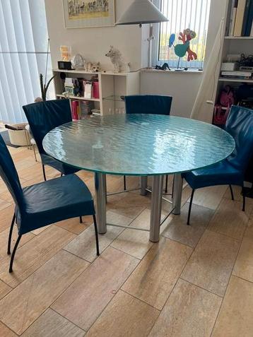 Metaform eettafel met glazen blad                         beschikbaar voor biedingen