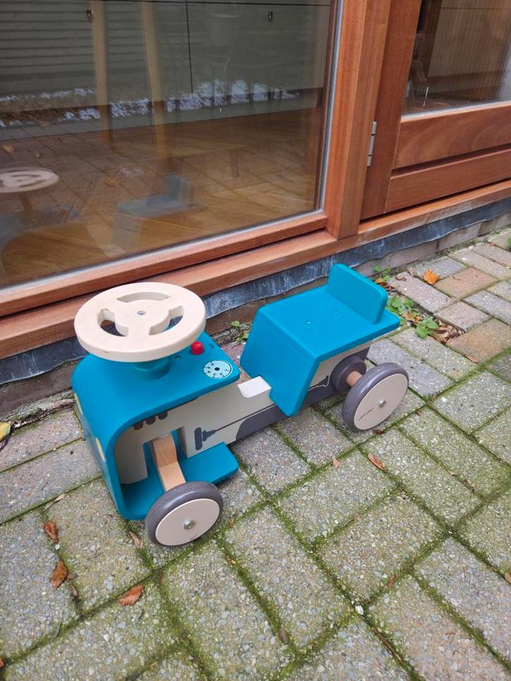 Janod houten tractor loopauto (als nieuw), Kinderen en Baby's, Speelgoed | Buiten | Voertuigen en Loopfietsen, Zo goed als nieuw