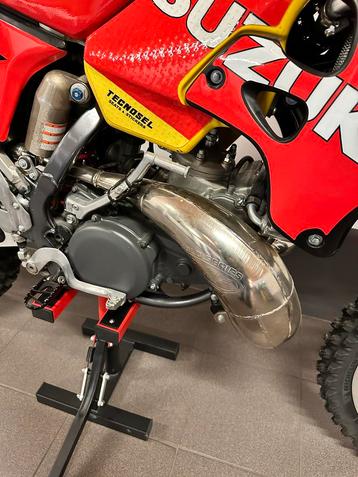 Suzuki RM250 - Klassieke Crossmotor beschikbaar voor biedingen
